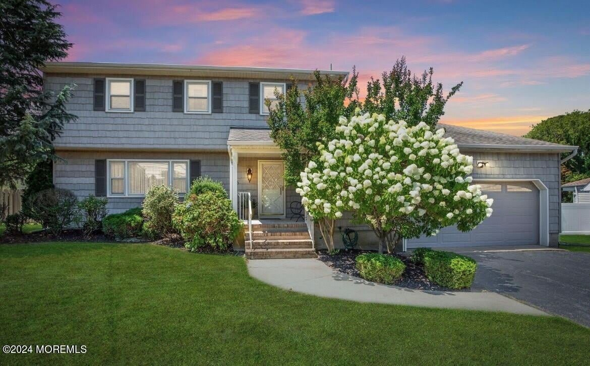 85 Locust Avenue – photo 1 of 17