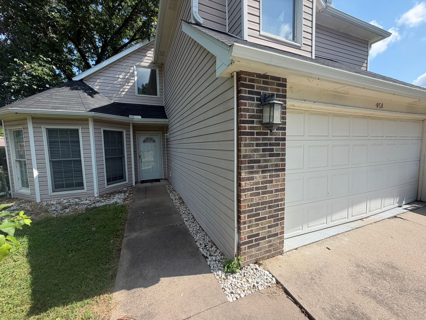 Unique 3BR/2.5BA Southwest Columbia Rental – Near Rock Bridge High! – photo 1