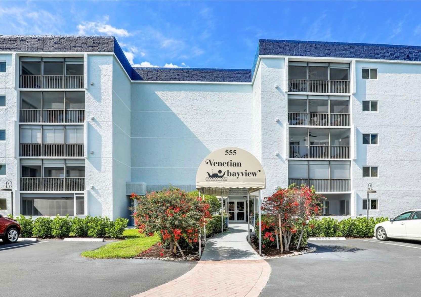 555 Park Shore Drive – photo 1