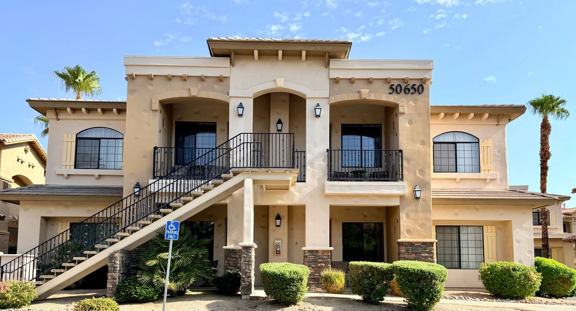 AVAILABLE NOW!! 1 Bedroom 1 Bathroom Condo in Casitas Las Rosas in La Quinta – photo 1 of 15