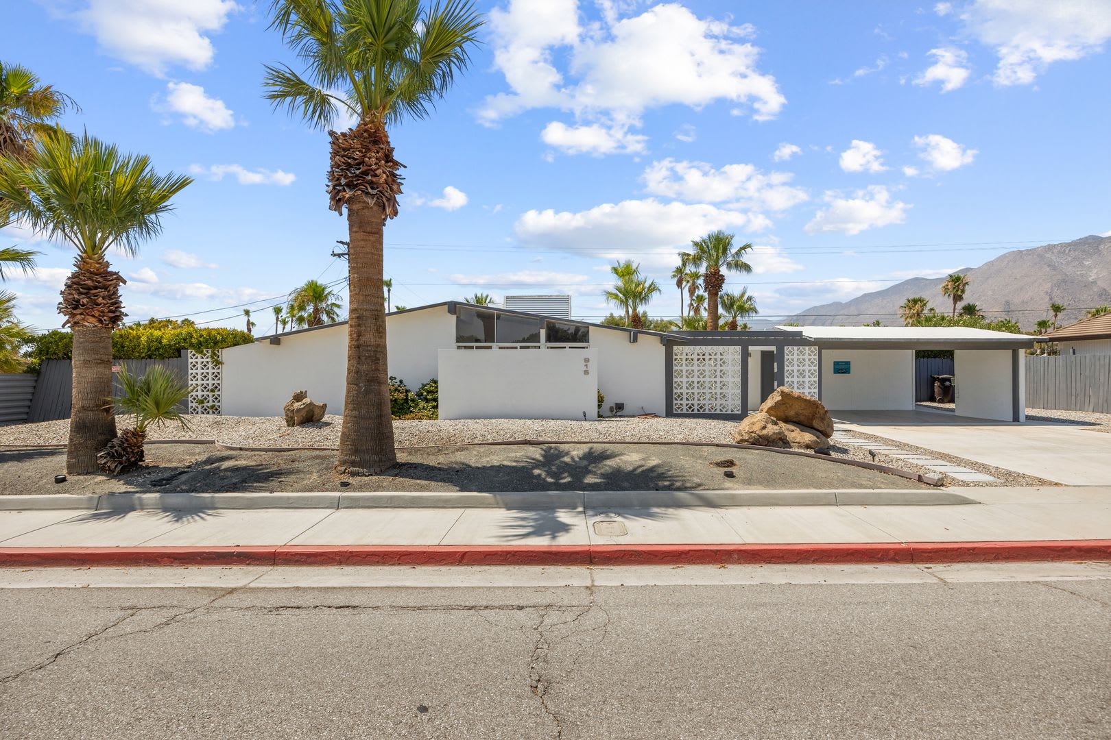 Club 915 Getaway- Pool, BBQ and Pet Friendly (Monthly Only – photo 1
