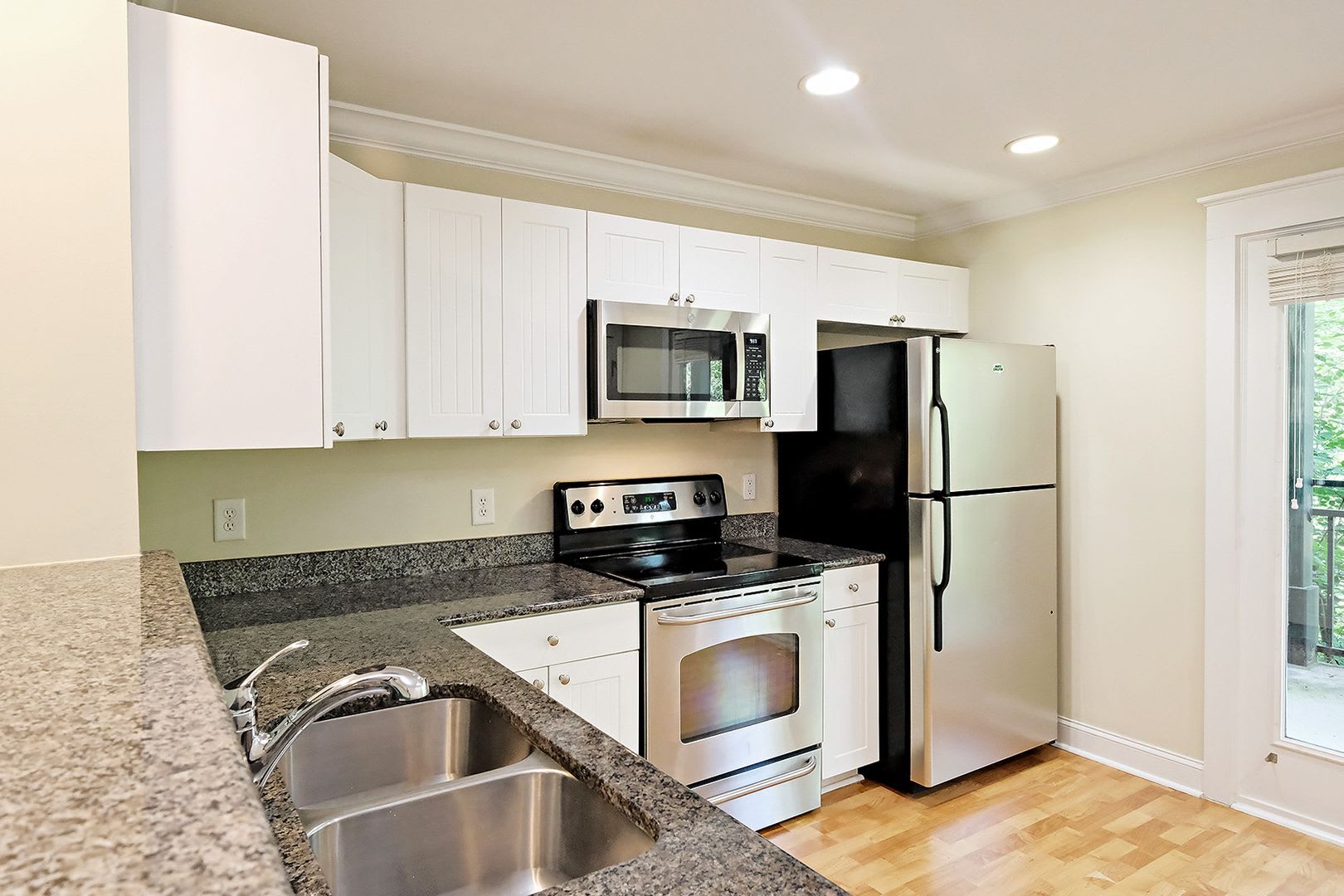 500 Off 1St Month S Rent Student Pet Friendly Woodlands Condo – photo 1