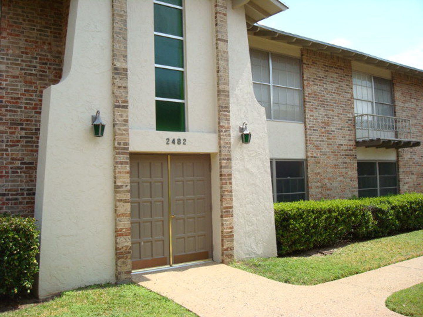 LARGE 2 bedroom 2 bath Condo close to Shopping, dinning and entertainment! – photo 1