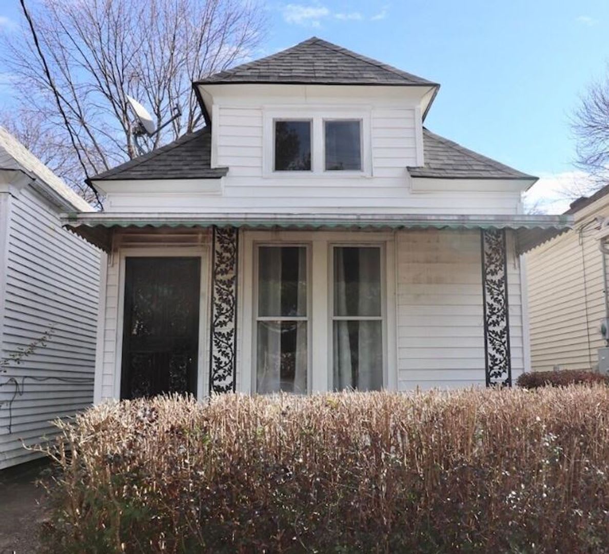 2 bedroom Bungalow! LEASING SPECIAL Move in by 9/15/2026 and receive 50% off of your Deposit. – photo 1