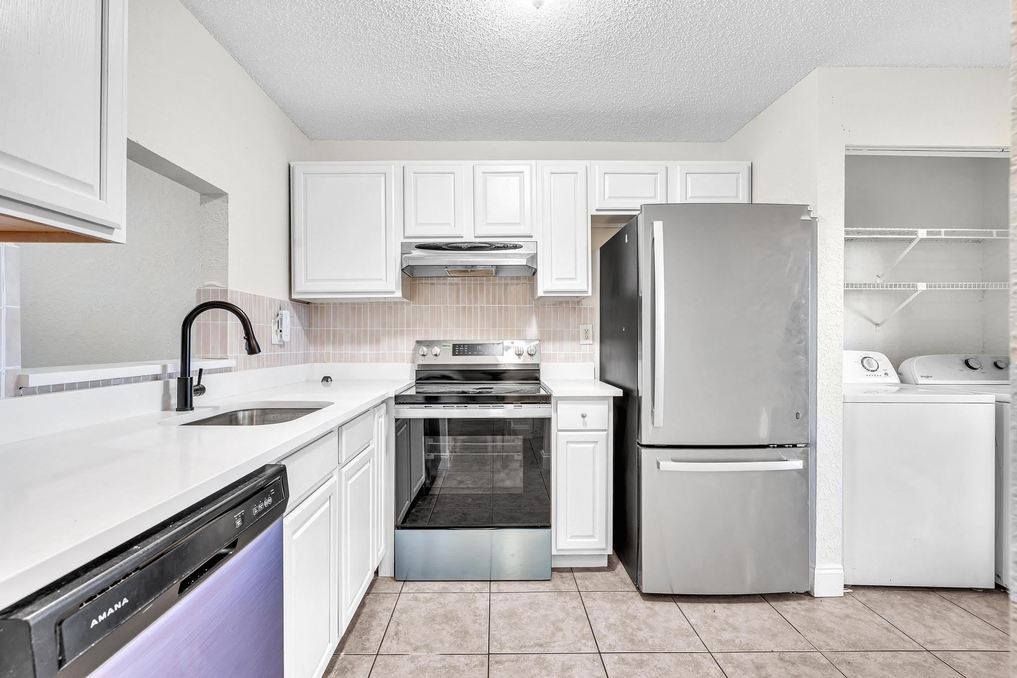 2510 Riverside Drive – photo 1