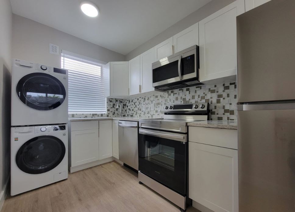 1315 Ne Miami Ct – photo 1