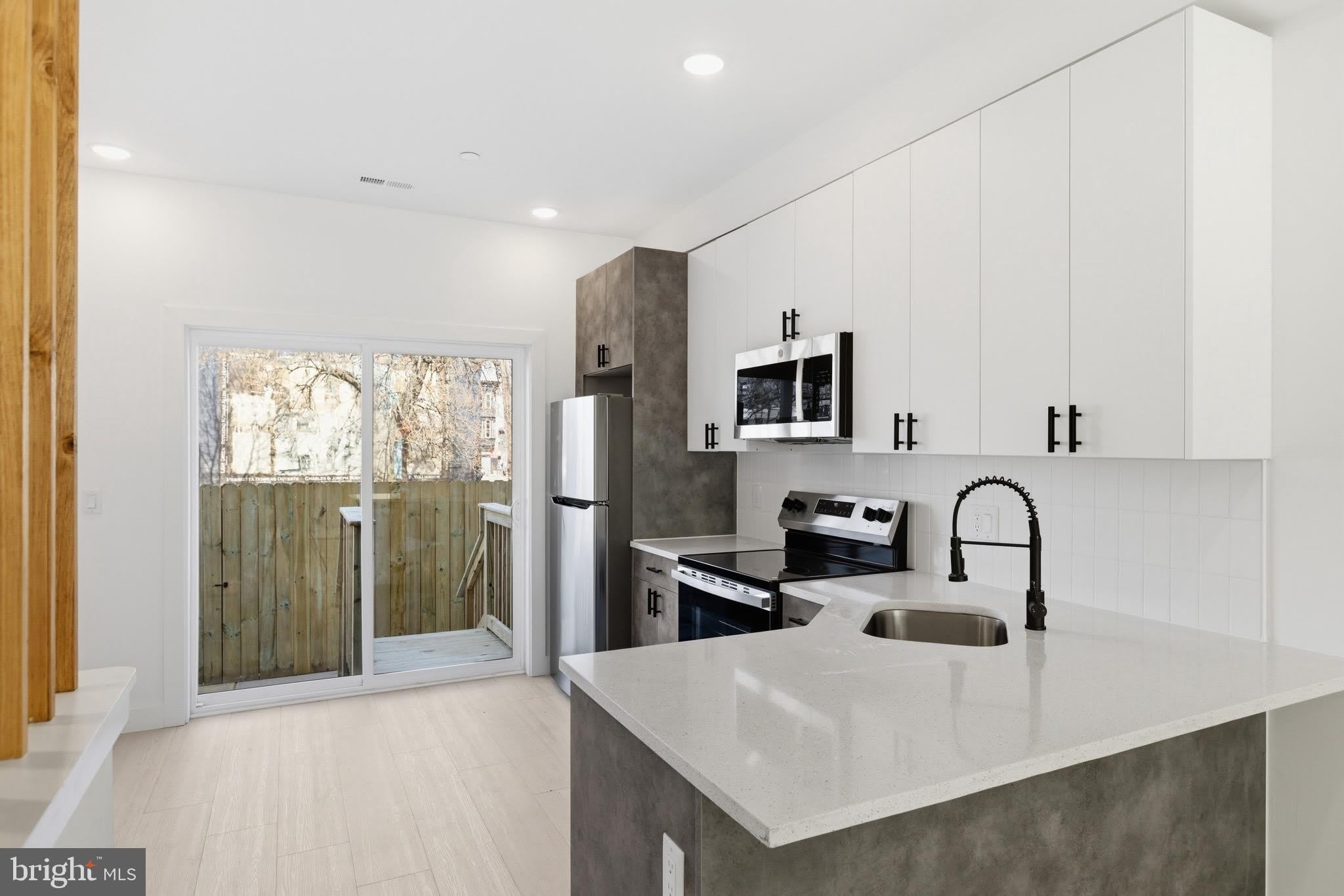 1043 W Orleans Street – photo 1