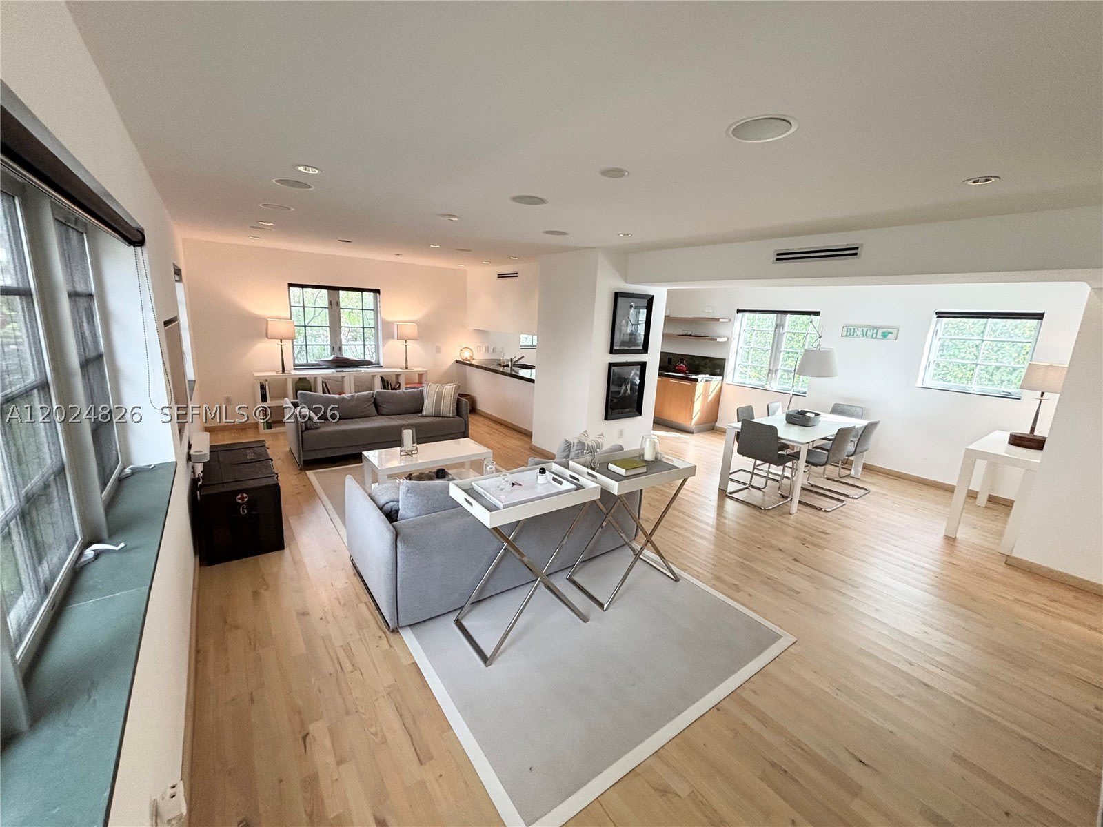 1520 Michigan Ave – photo 1