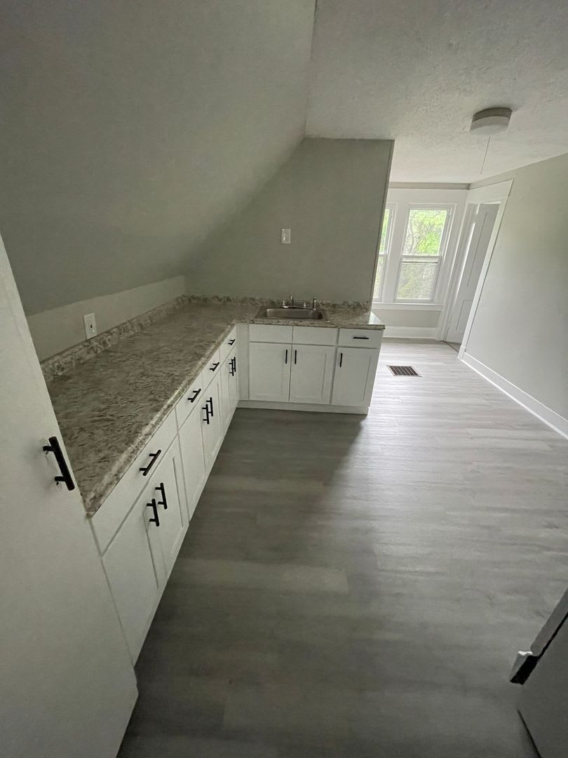 12 Harding – photo 1 of 9