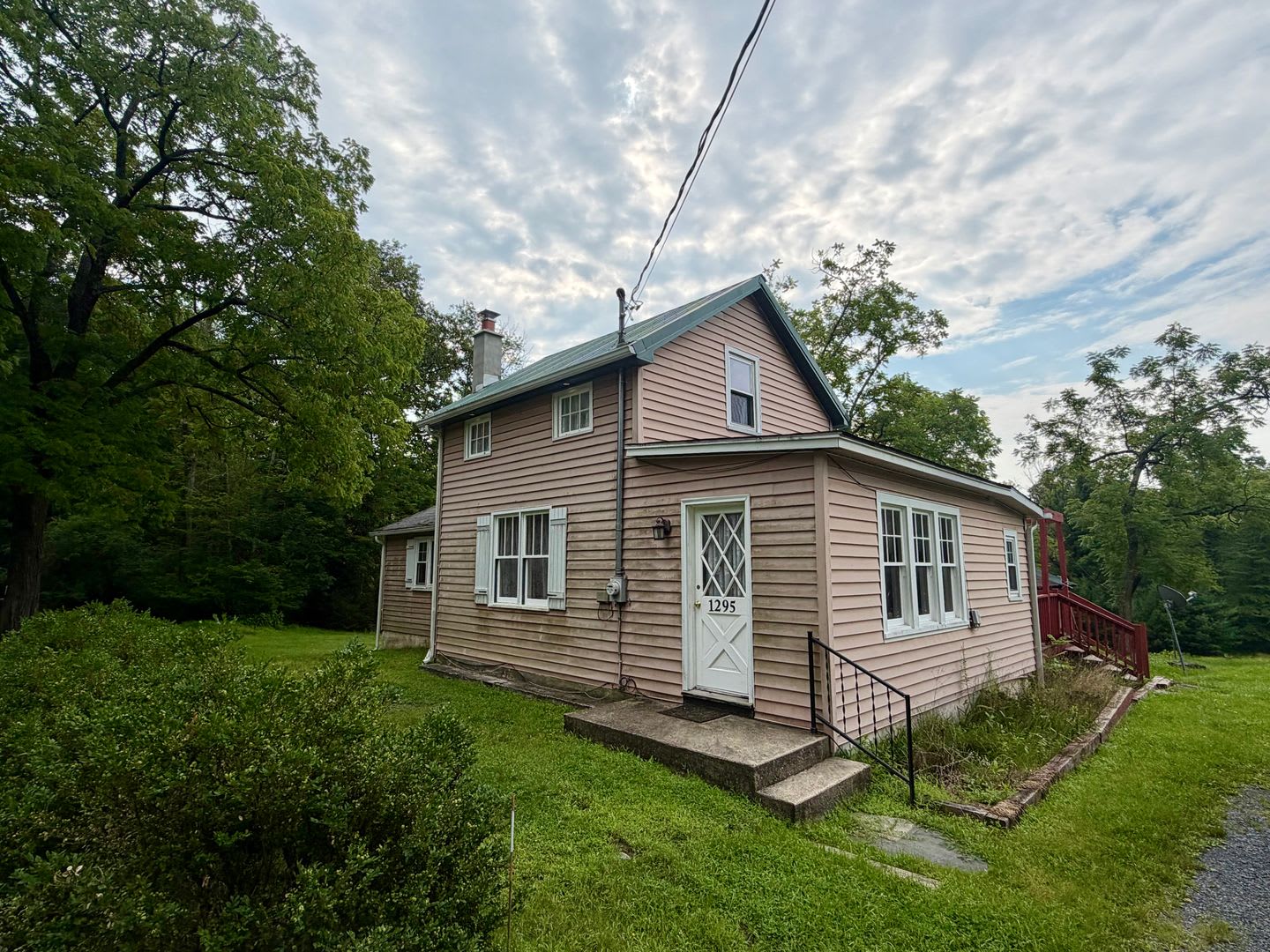 Charming 2-bedroom, 1-bath home in Stroudsburg – photo 1 of 13
