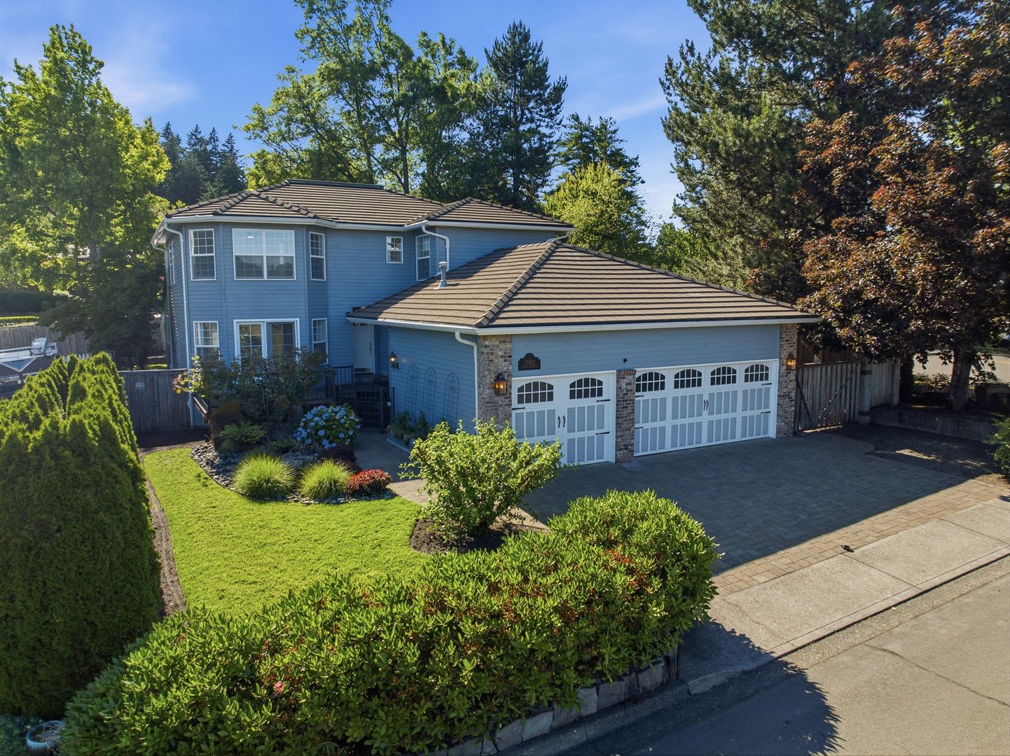 Beautifully Updated Home in Desirable Ridge Lake Park – photo 1