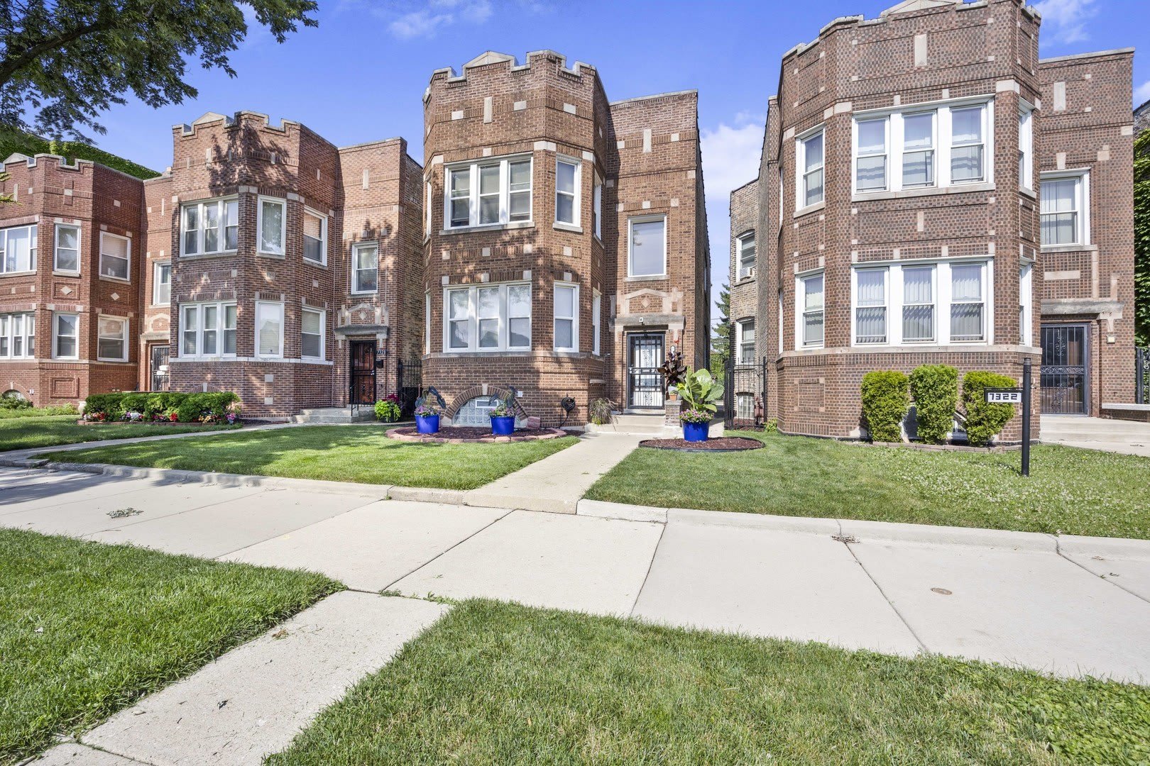 7324 S Maplewood Avenue – photo 1
