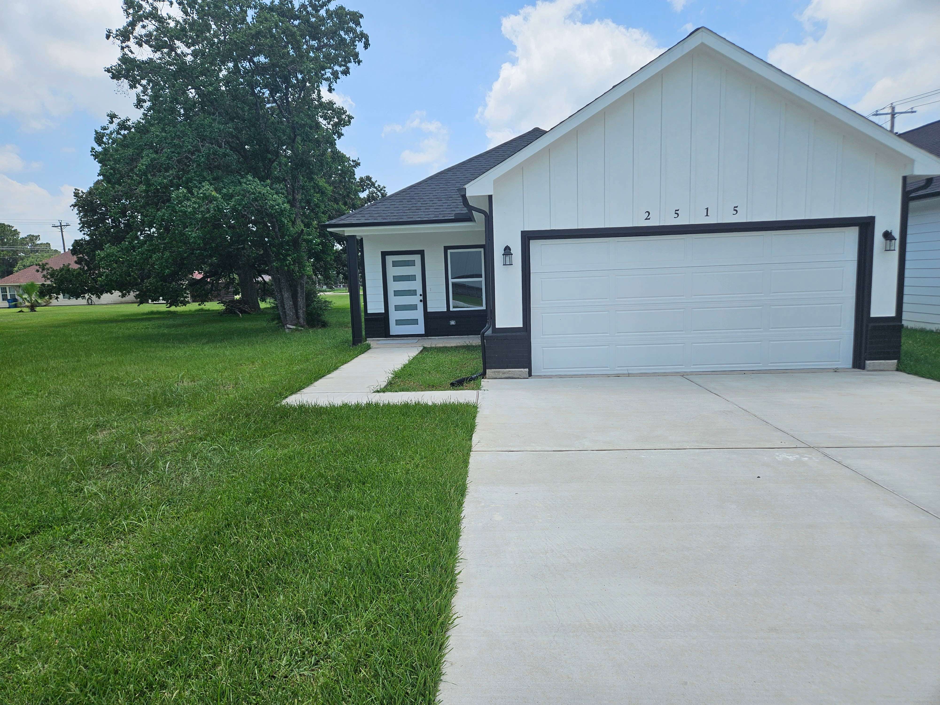 2515 11th Street – photo 1 of 7