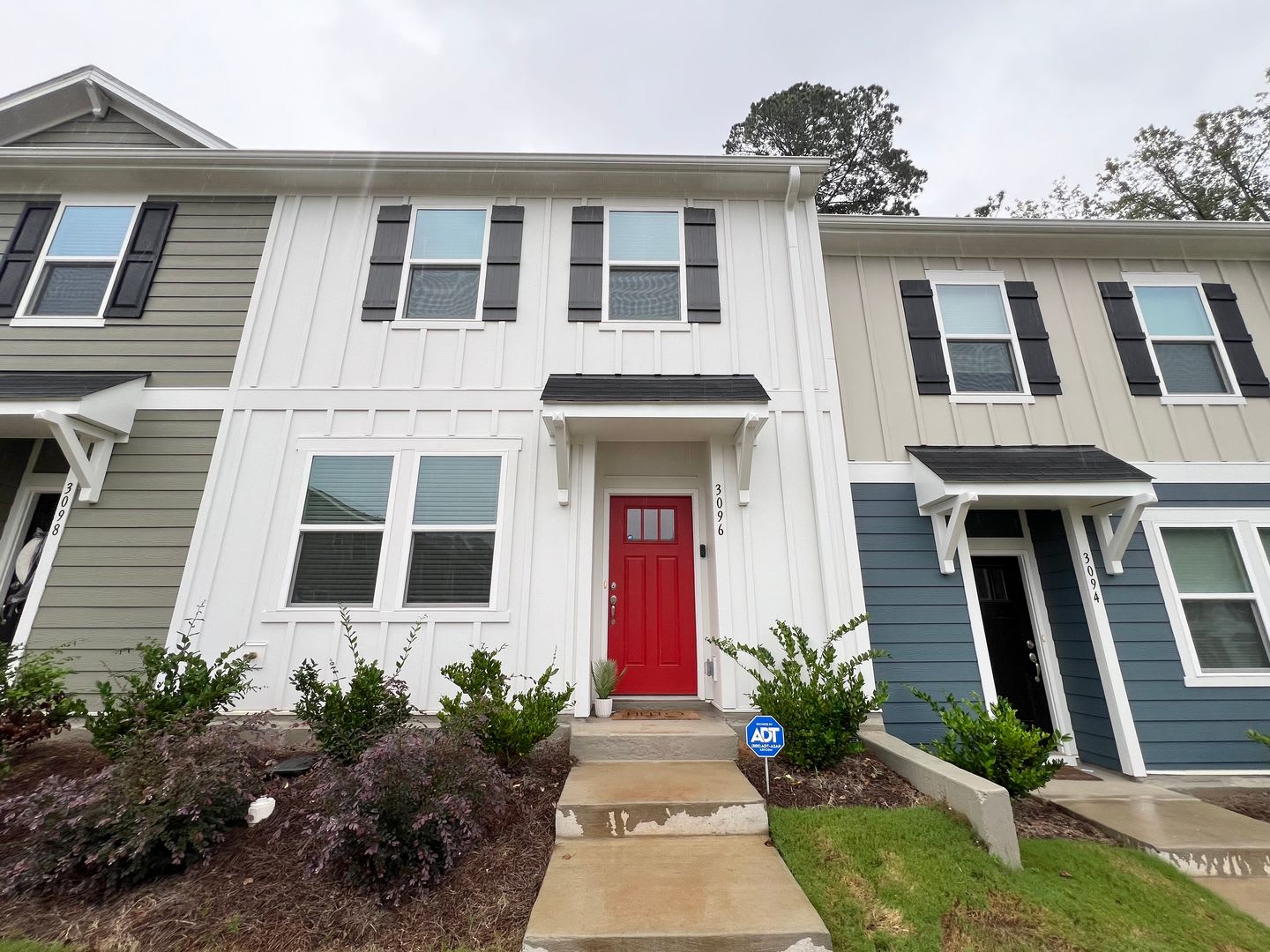 Offering Refundable Application Fees 100 Move In Promotion Luxurious Newly Built 3Bd 2 5Ba Raleigh Townhome With Modern Features And Easy Access To I 40 And Downtown Raleigh – photo 1