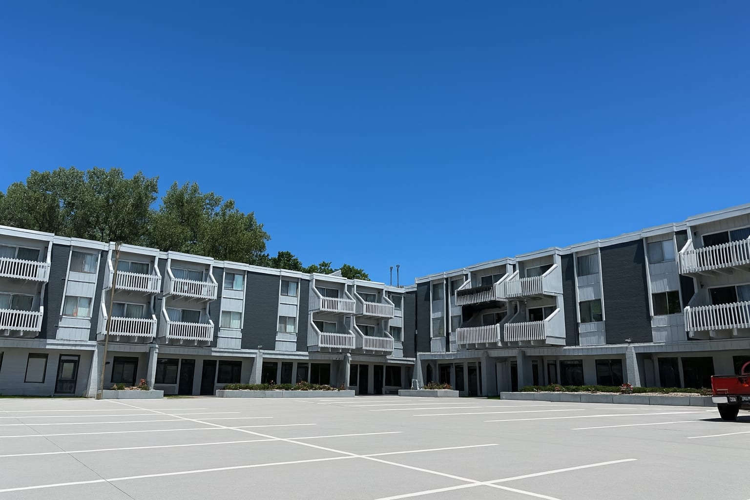 Plaza 93 West Apartments – photo 1