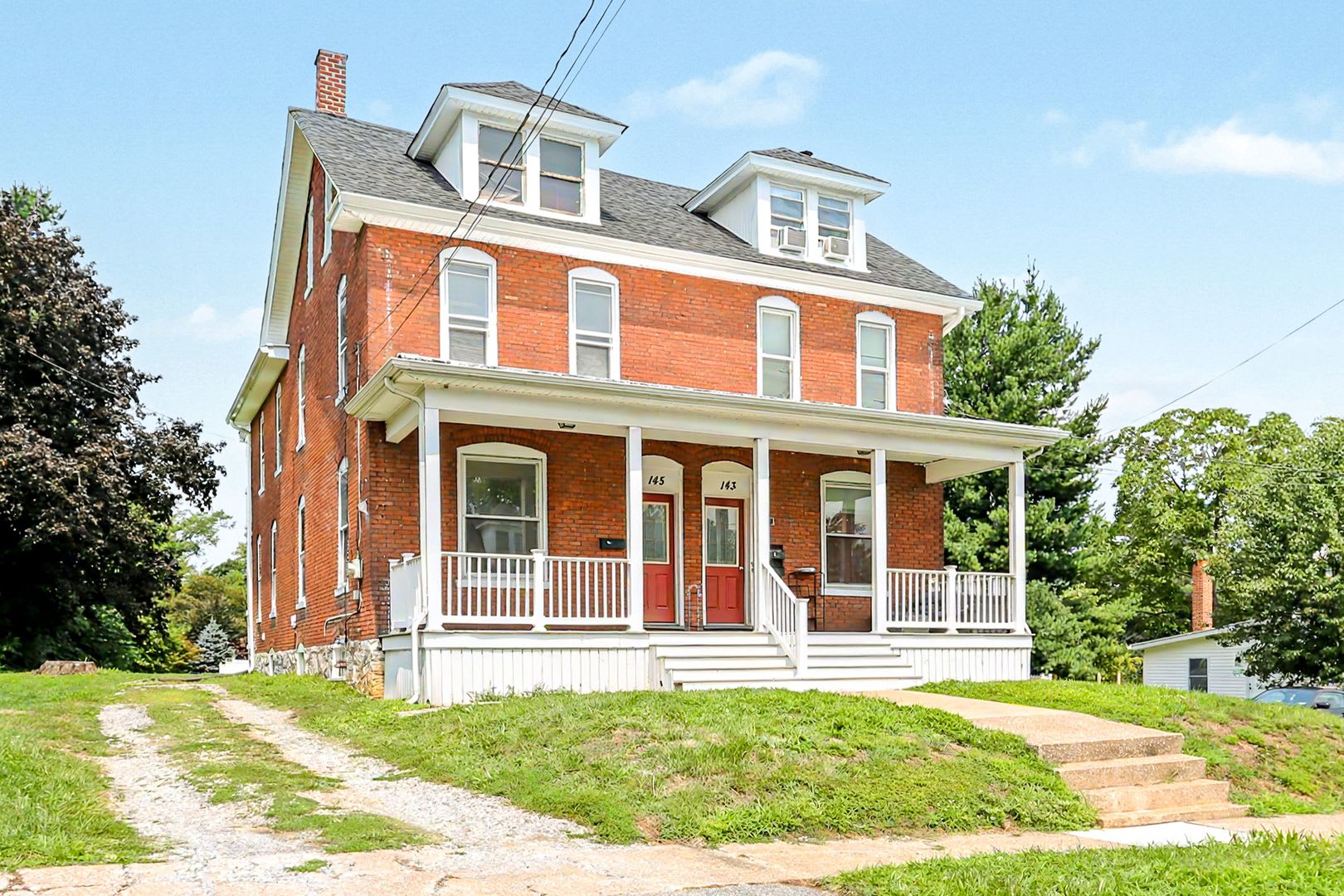 145 15th St – photo 1 of 22