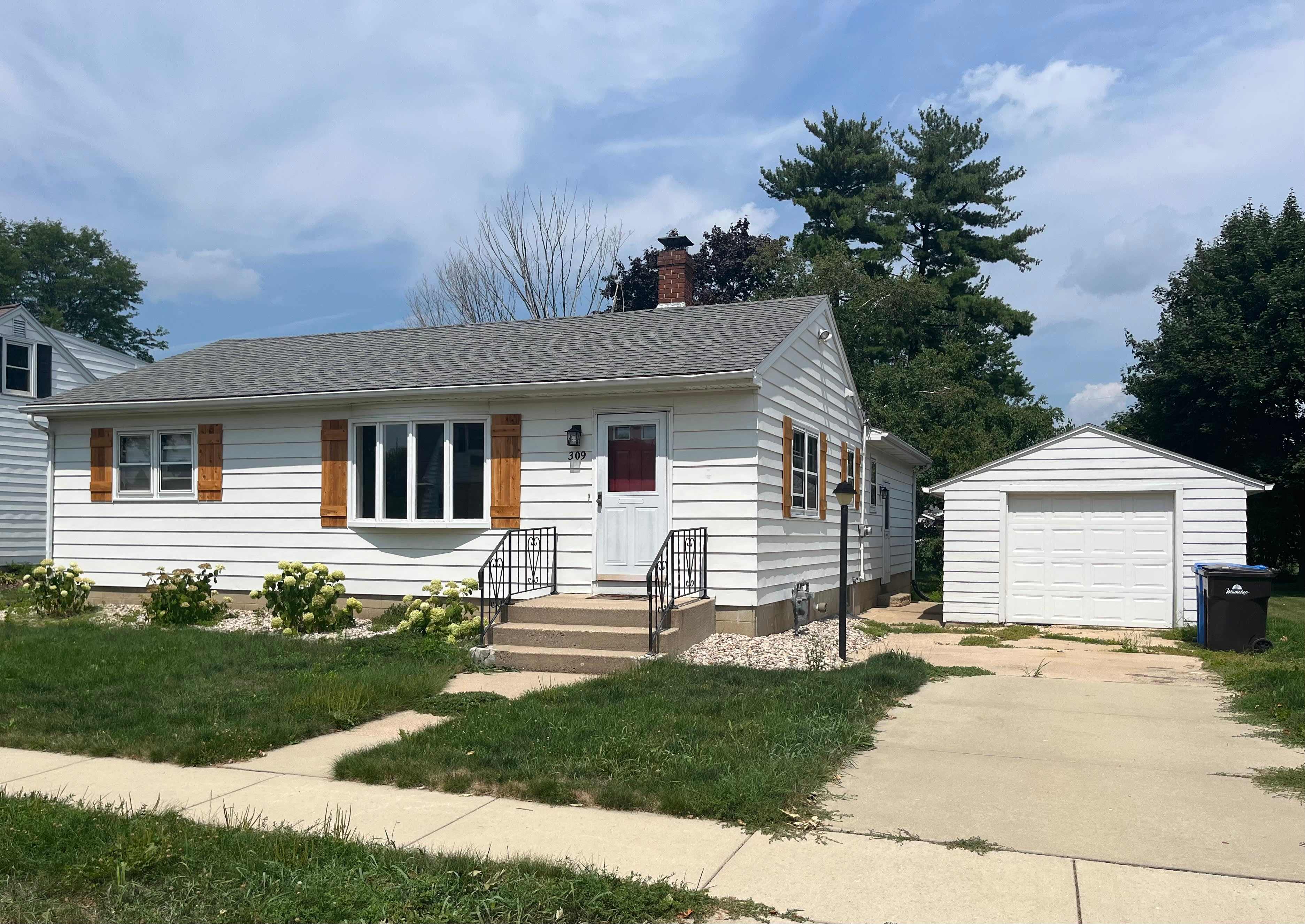 309 4th St – photo 1 of 20
