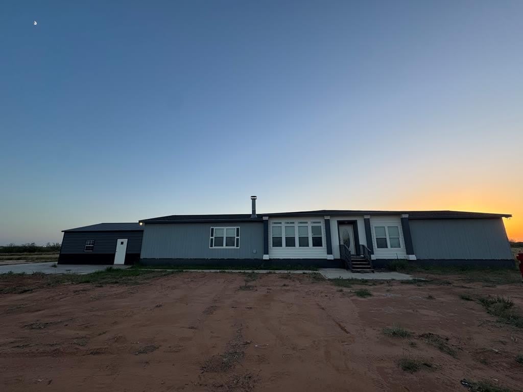 1717 County Rd 148 – photo 1 of 156