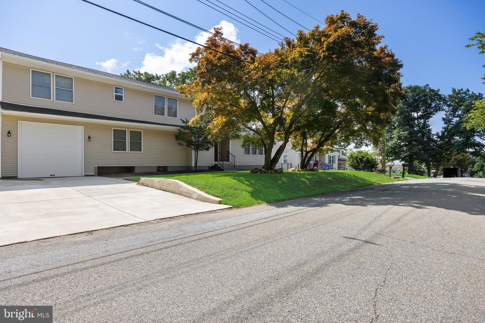 55 SHAWNEE AVE – photo 1 of 41