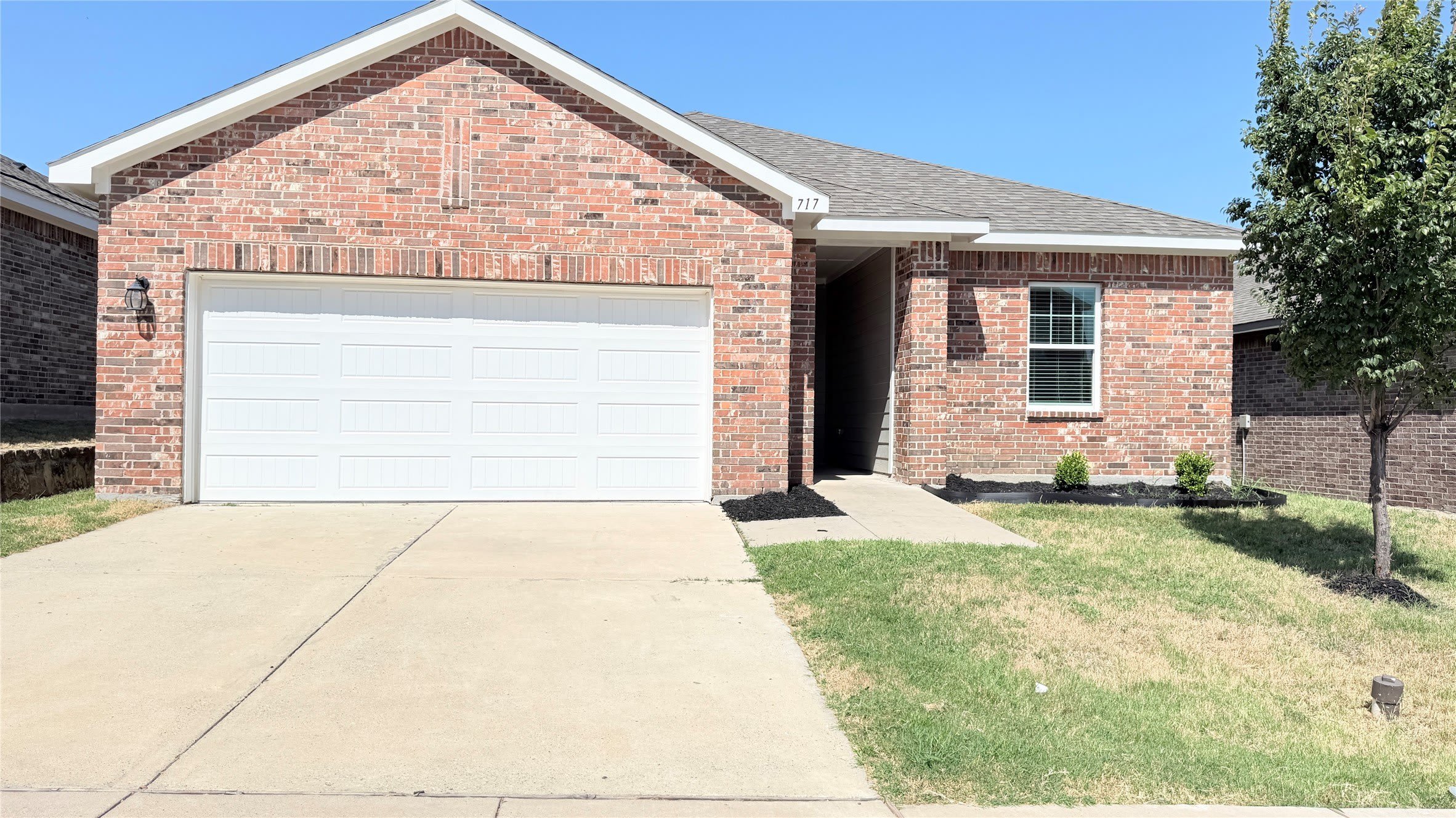 717 Yorkshire Drive – photo 1