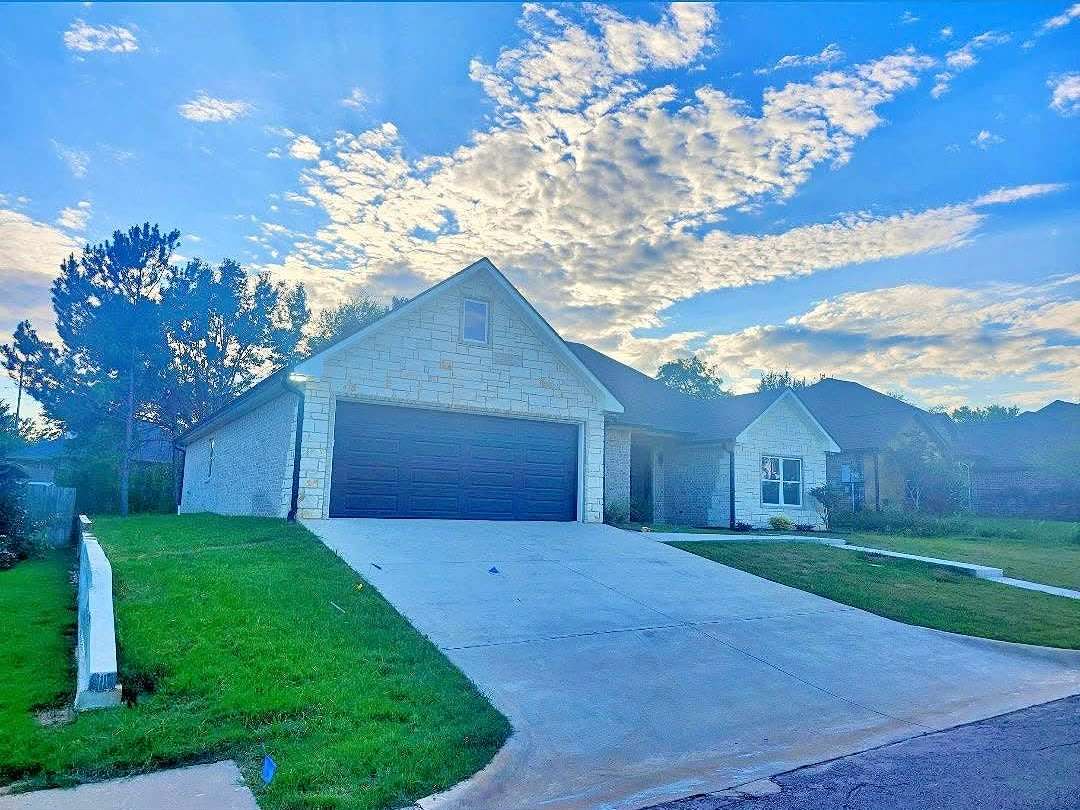 805 Woodridge Cir – photo 1