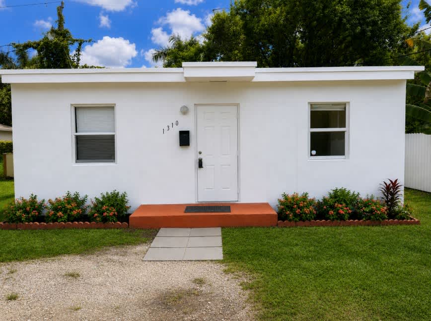 1310 NW 9TH PL – photo 1