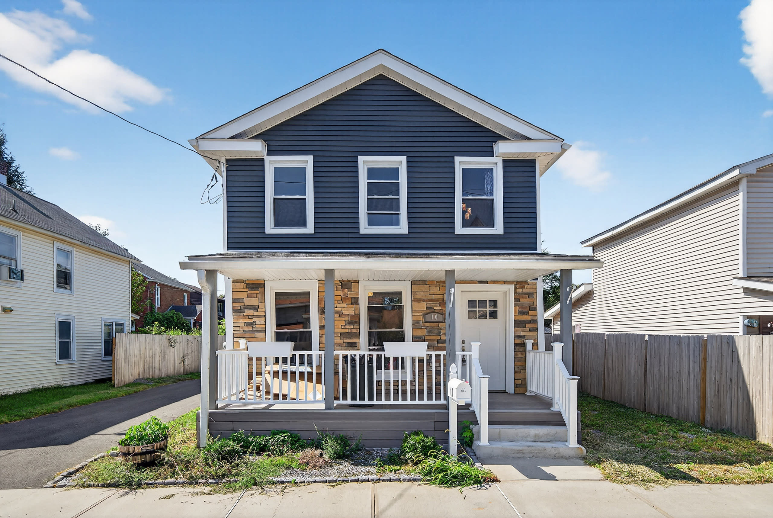 10 Bruce St – photo 1 of 12