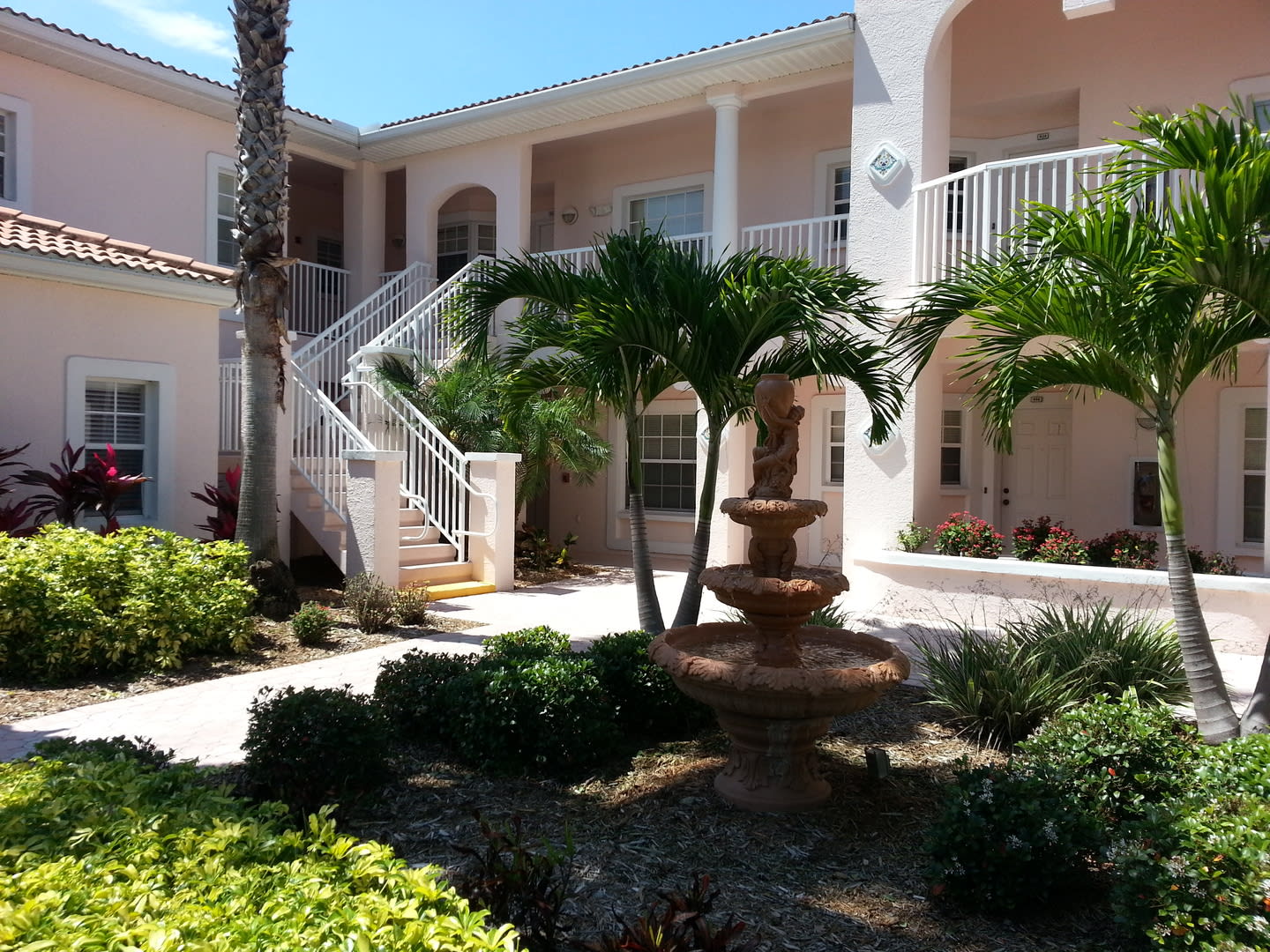 Plaza De Flores Gem: 2BR/2BA Sarasota Condo with Premium Amenities – photo 1