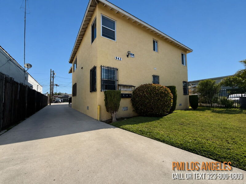 943 West 68th Street – photo 1