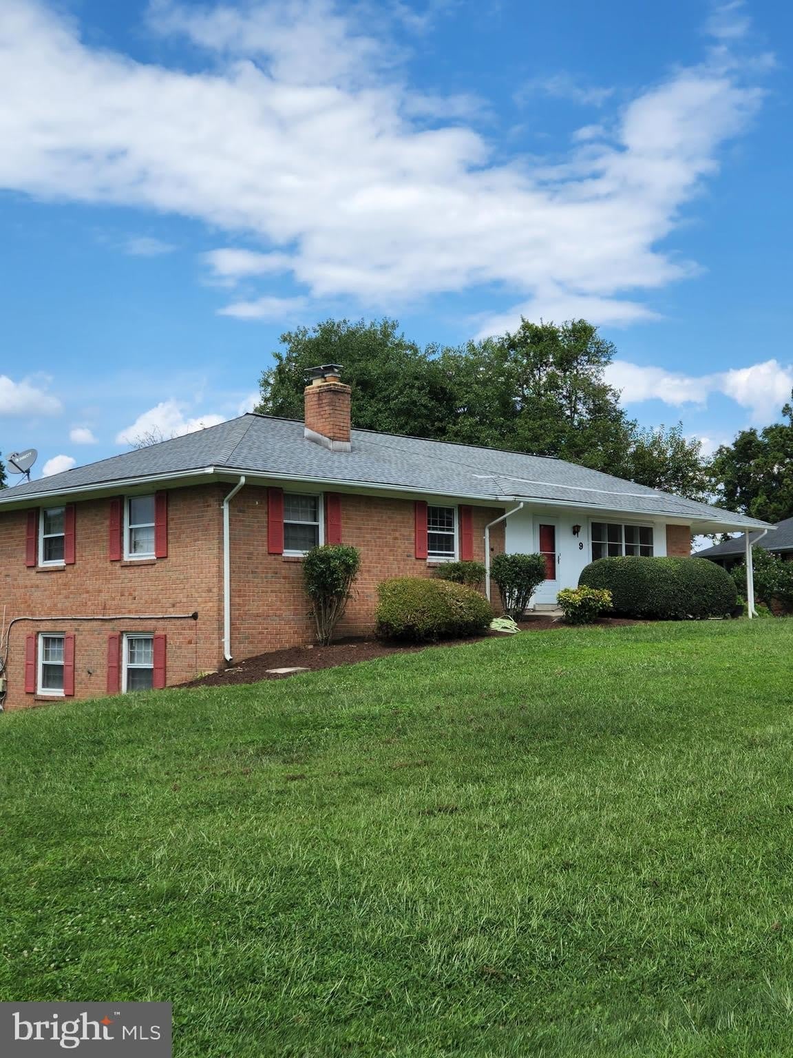 9 STONEYHURST Court – photo 1 of 20