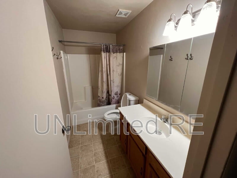 1518 Shoup Street – photo 1 of 215