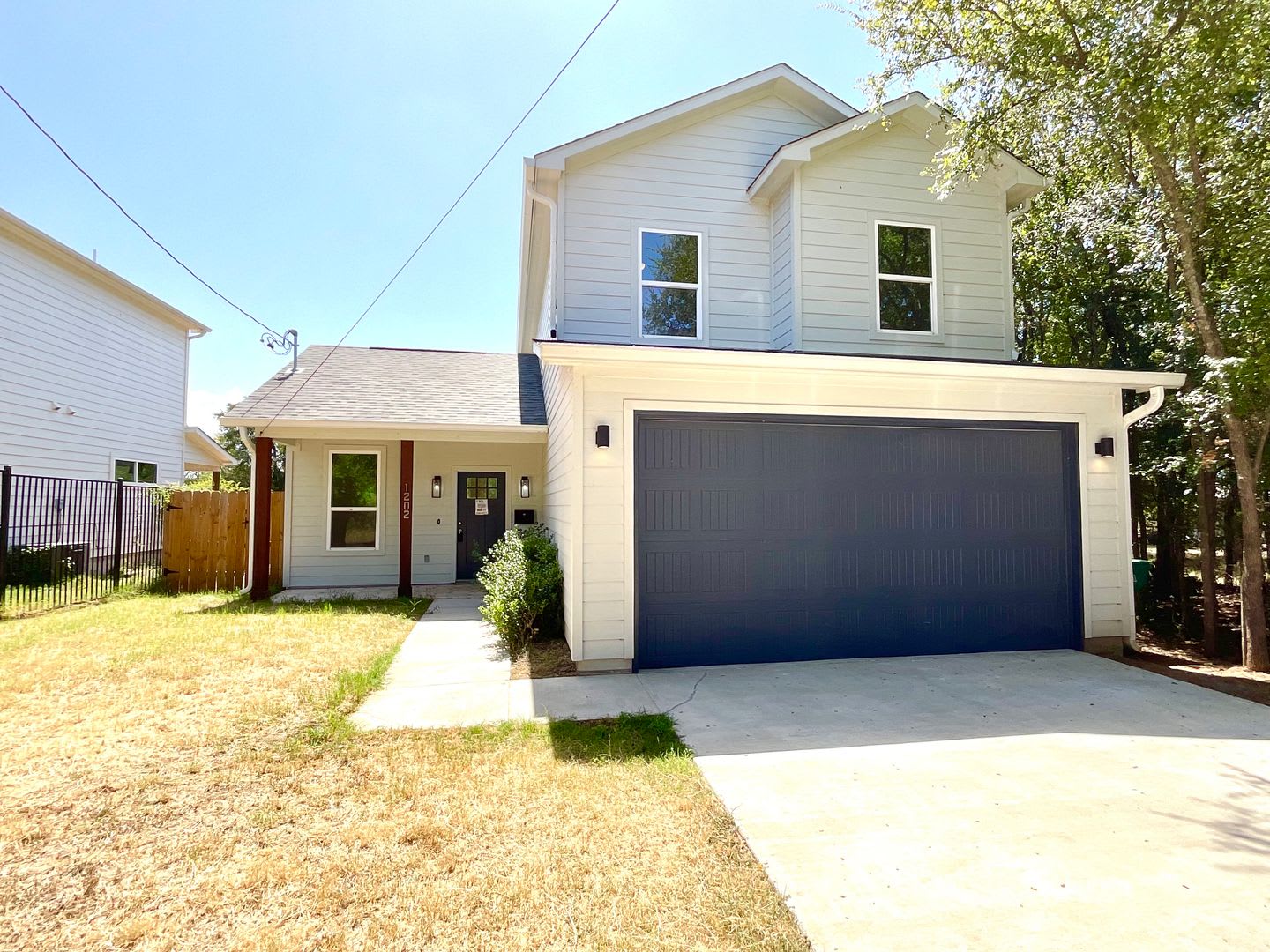 Move In Special Gorgeous 2 Story Home In Granite Shoals One Month Free After Move In If Move In Before 8 30 – photo 1 of 28