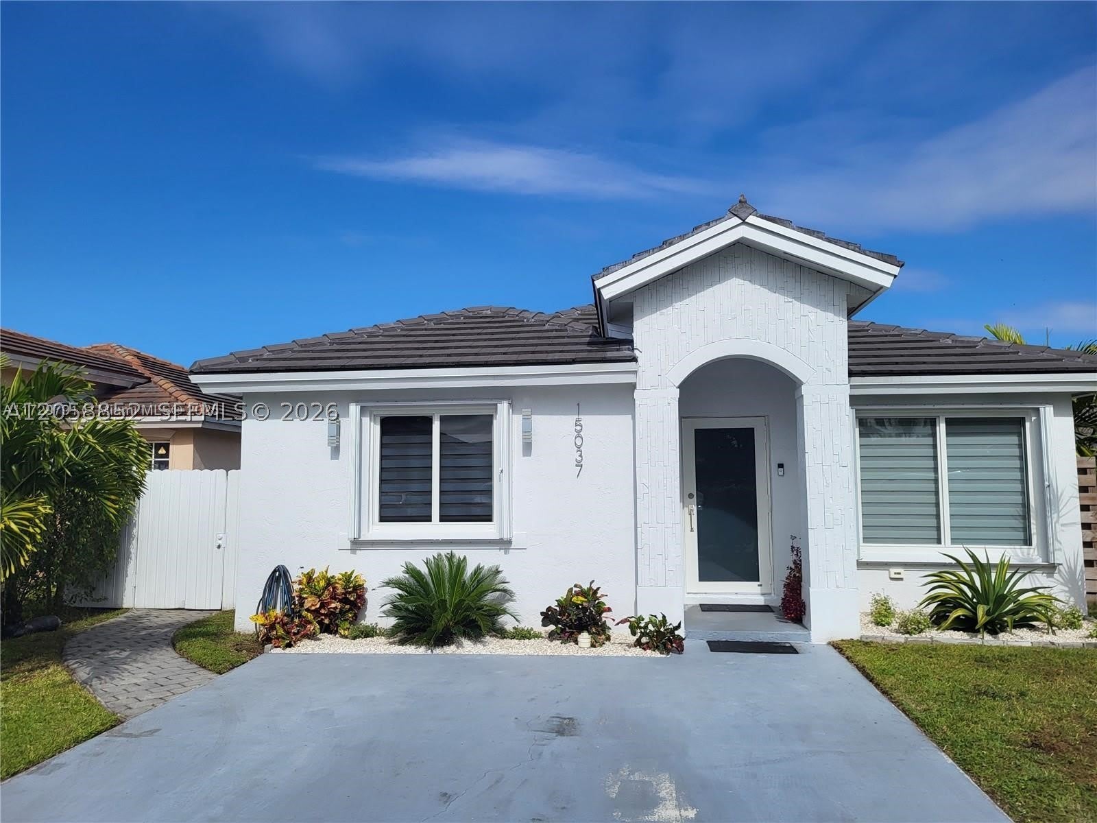 15037 SW 138th Ter – photo 1 of 32