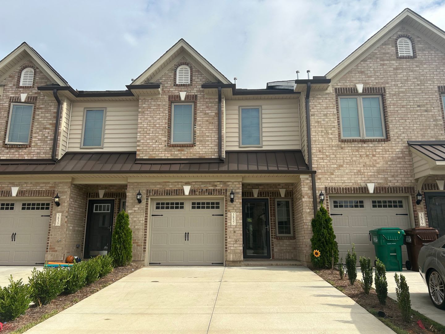 Like New Luxury 2 Story Townhome 2 Bedrooms And 2 5 Baths Flex Room 1 Car Garage In High Point – photo 1 of 296