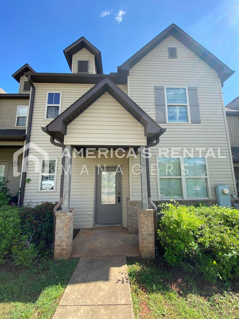 Move In Special Townhome Available In Calera Available To View Now Sign A 13 Month Lease By 8 31 26 To Receive Half Off One Month S Rent – photo 1 of 17