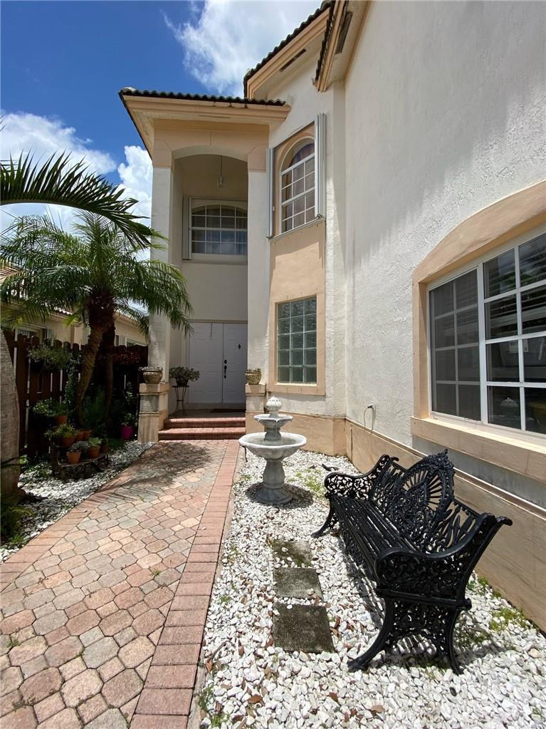 10747 Northwest 70th Terrace – photo 1