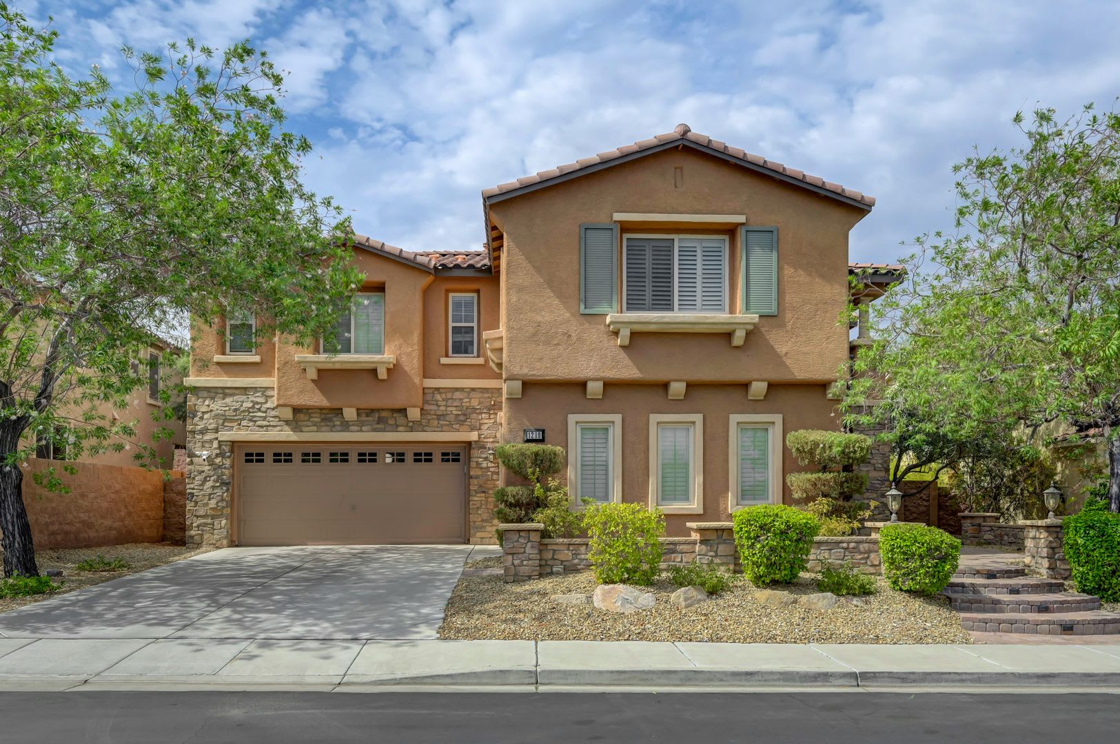 5 Bedrooms all with attached bathrooms! Pool & Spa!! Upgrades Galore! – photo 1