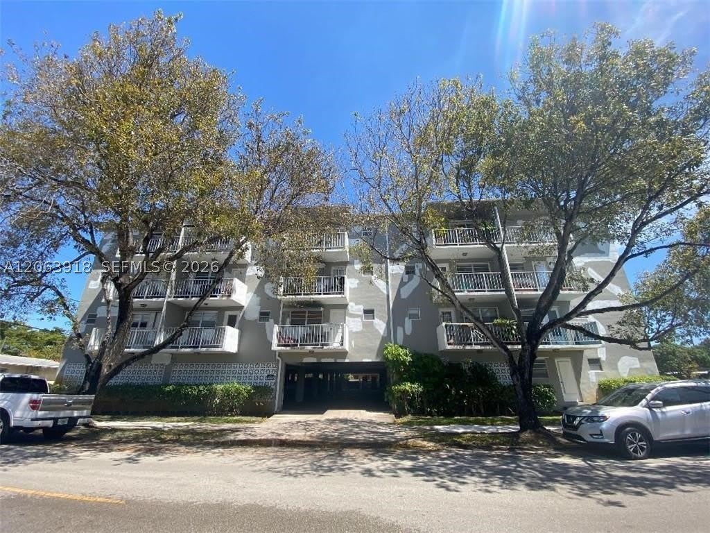 1855 Plunkett St – photo 1