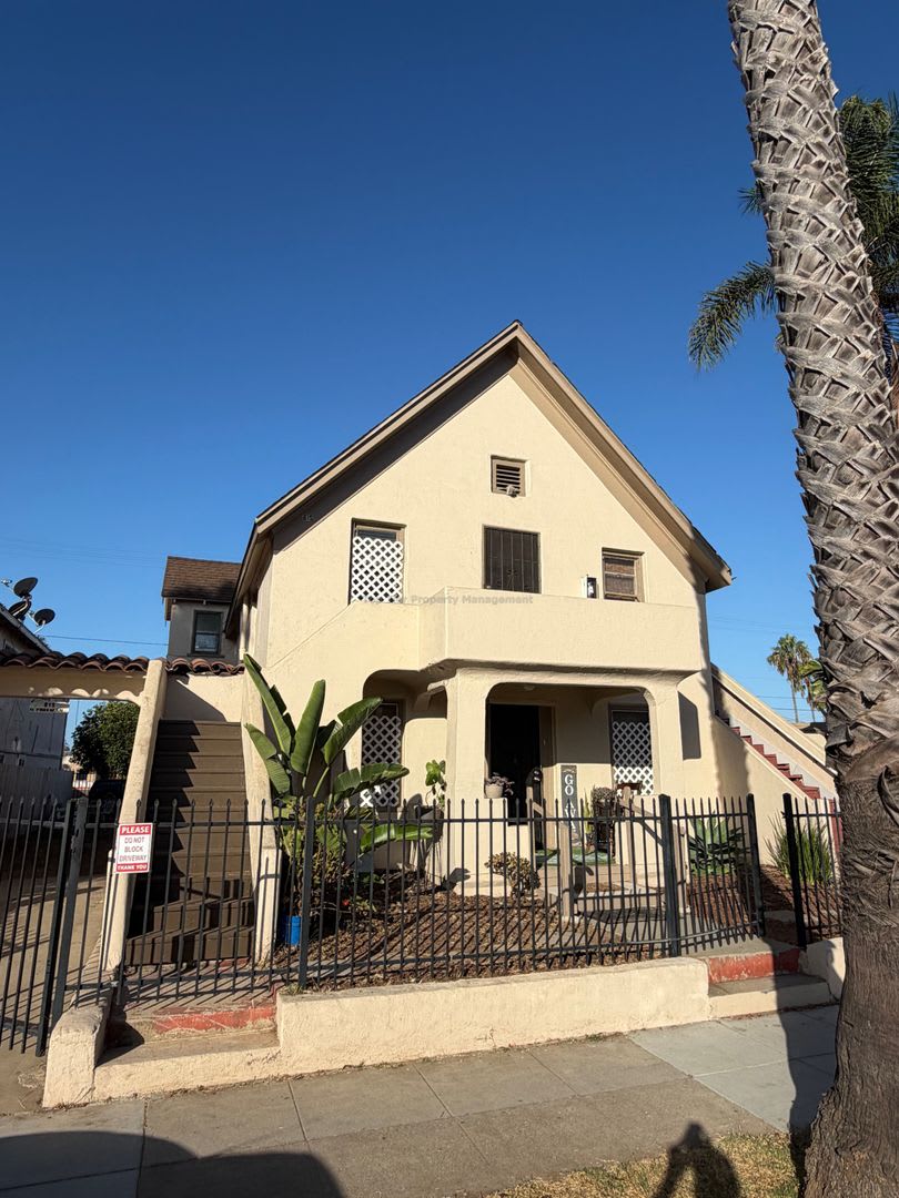 1 Bedroom West of the 5 Near the Beach-Available Now! – photo 1 of 17