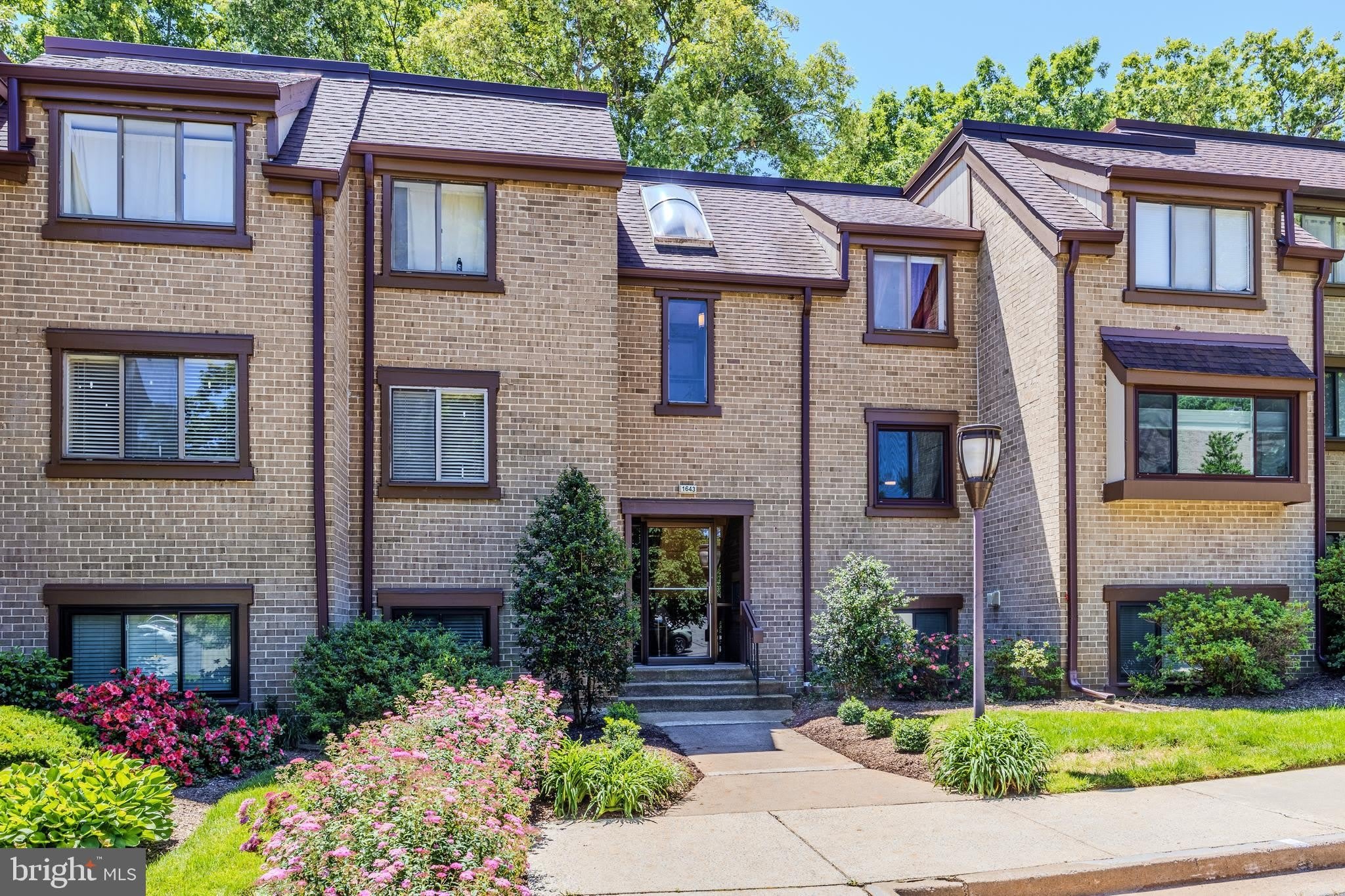 1643 Parkcrest Circle – photo 1 of 317