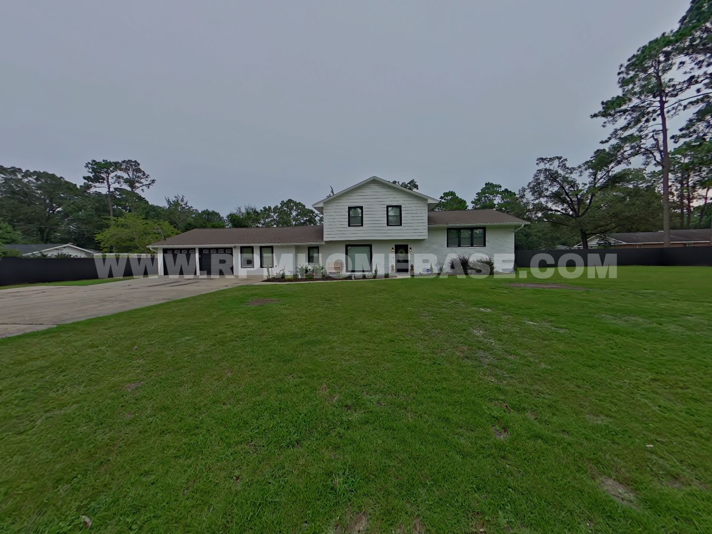 Fully Renovated Multi-Level 4-Bedroom Home on Over Half an Acre in Crestview – photo 1