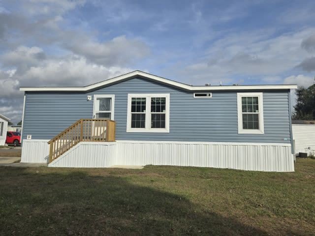 201 Oak Lane – photo 1 of 6