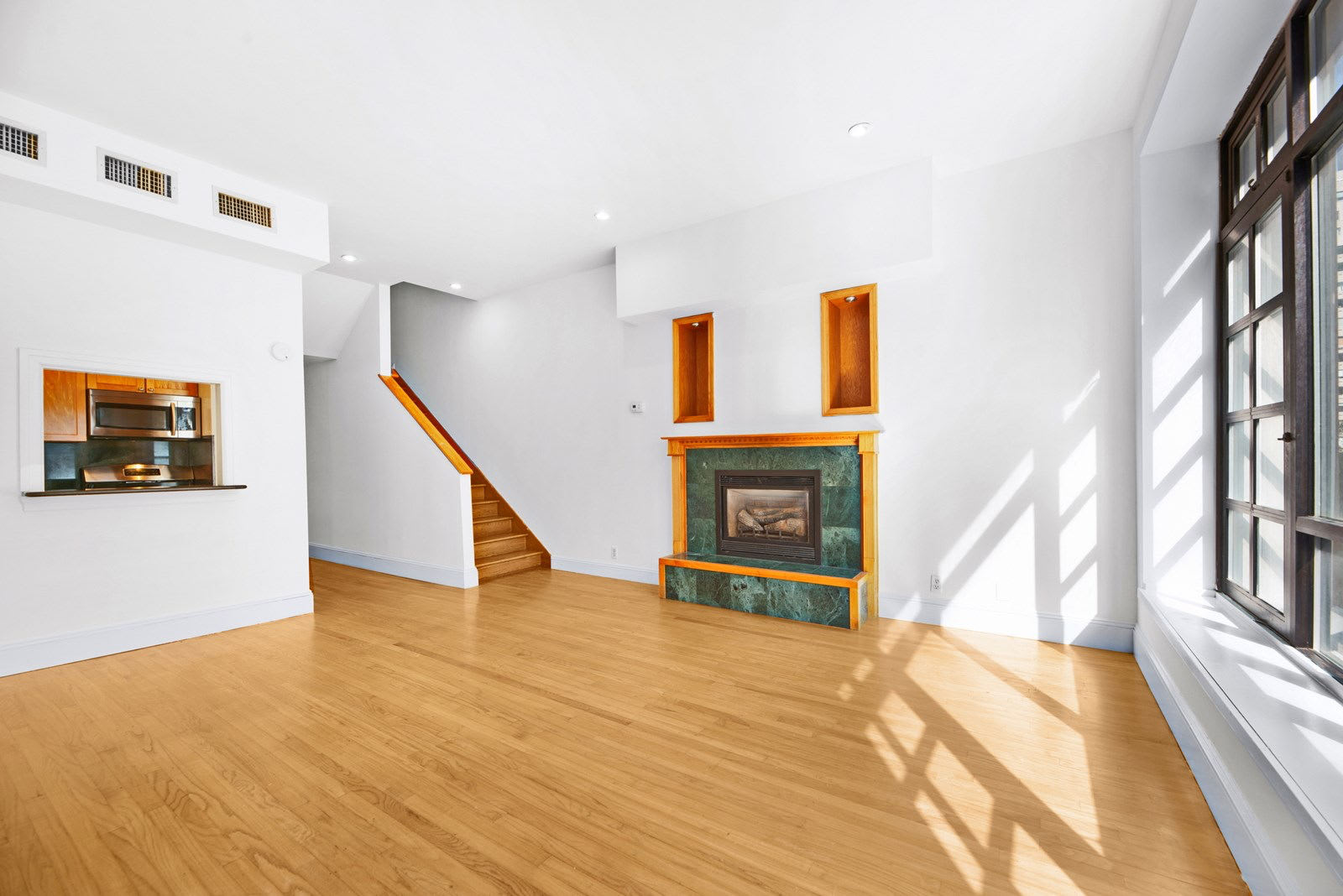 143 E 57th St – photo 1