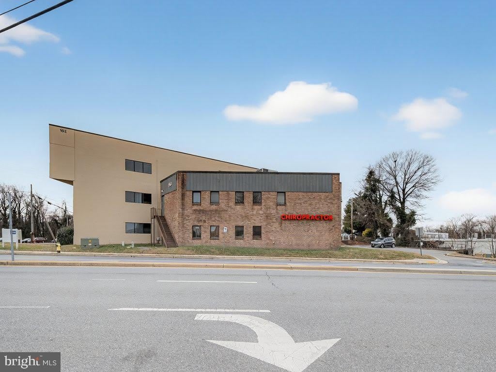 2563 FOREST Drive – photo 1