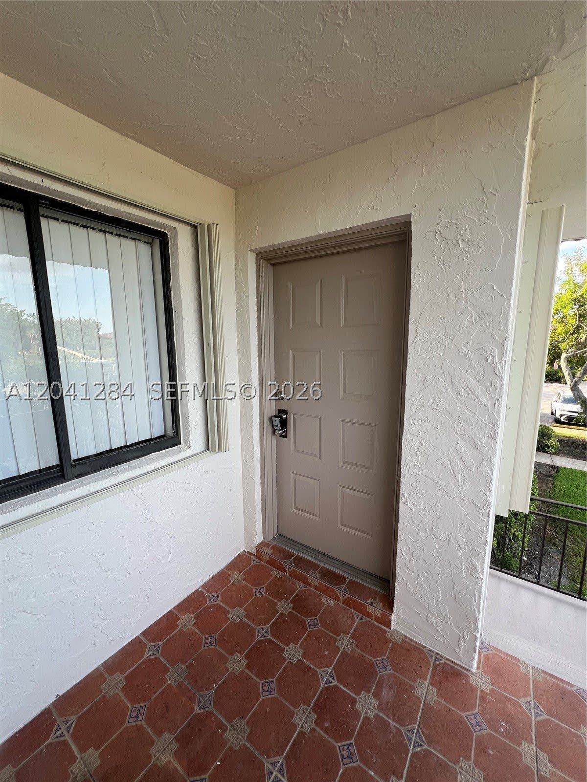 379 Lakeview Dr – photo 1
