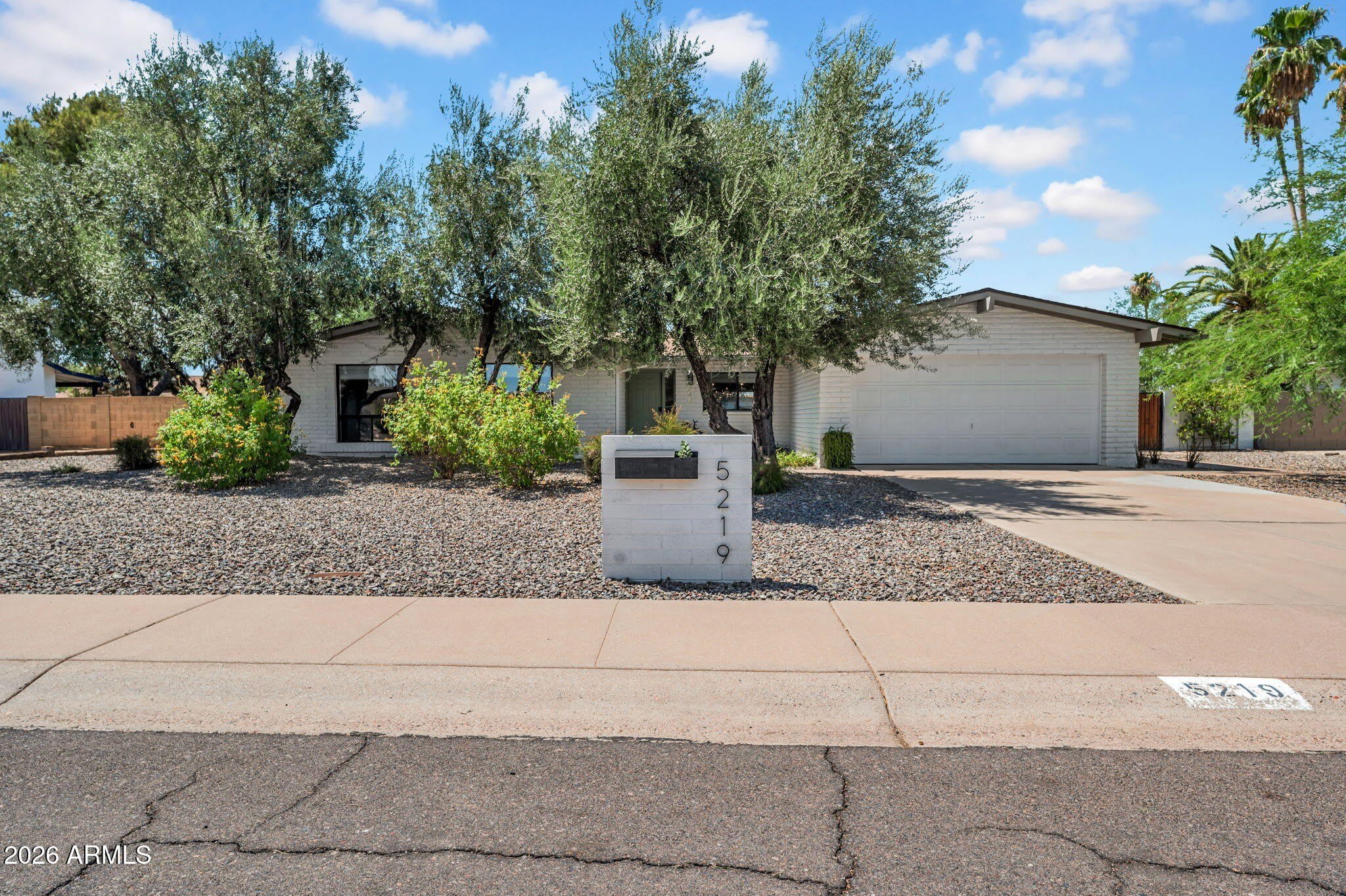 5219 E WINCHCOMB Drive – photo 1