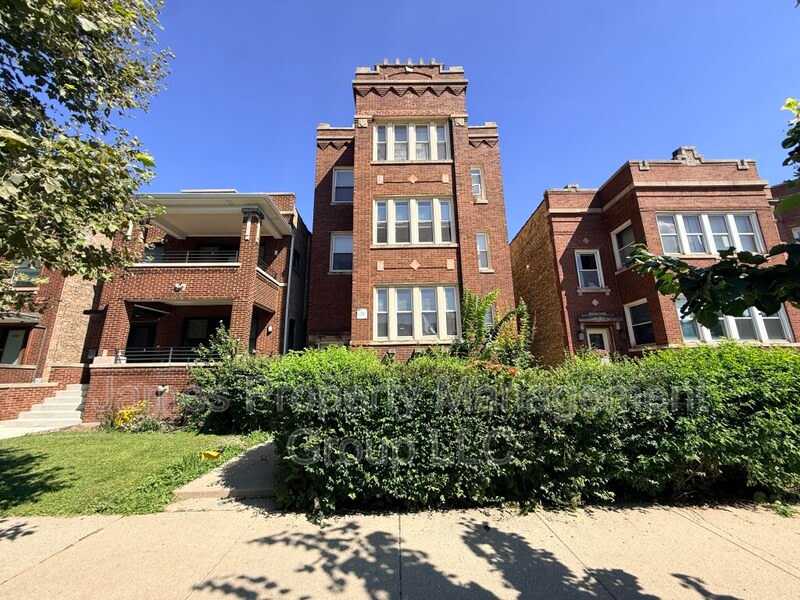 2736 W Giddings St – photo 1