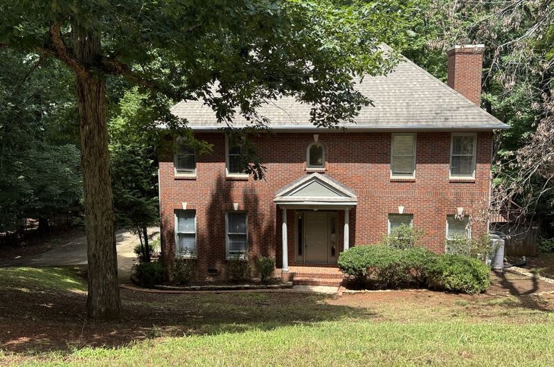 2411 Oakwood Avenue NE – photo 1