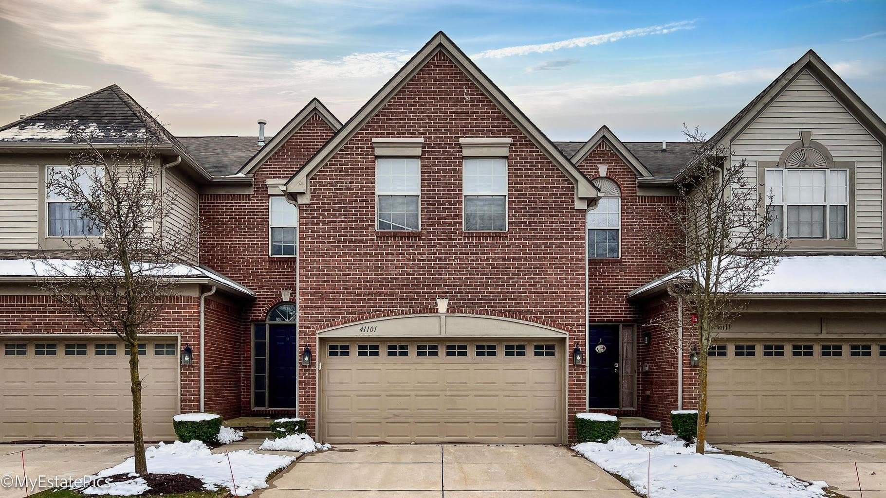 41101 N Maplewood Drive – photo 1 of 32