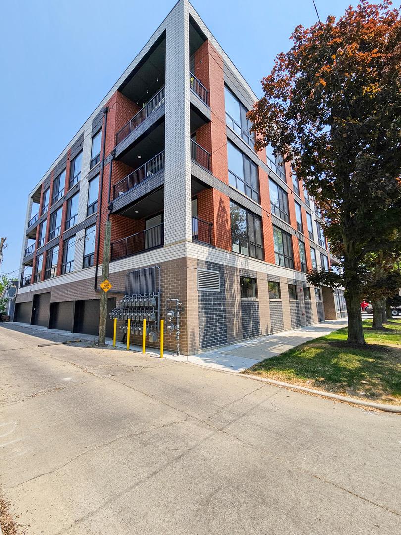 2402 West Carmen Ave. – photo 1